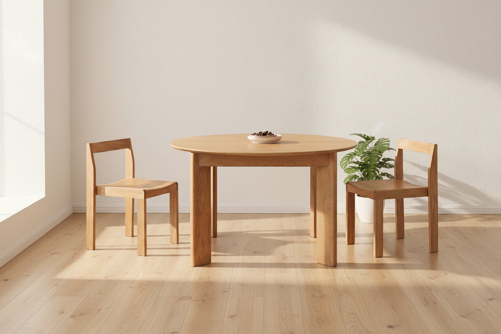 Round Extendable Oak Dining Table Seats 4 to 8